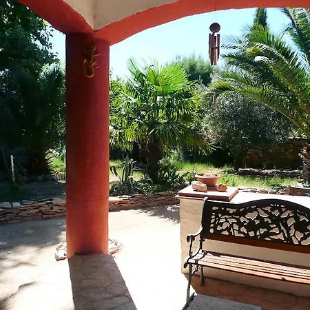 La Libarda Bed & Breakfast Ouveillan